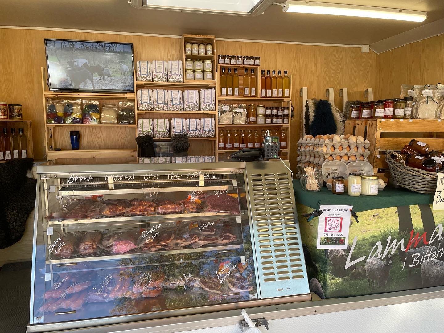 Nya säljare på Nolbygårds Matmarknad idag! Lammkött, ägg grönsaker, honung, bröd och bär.